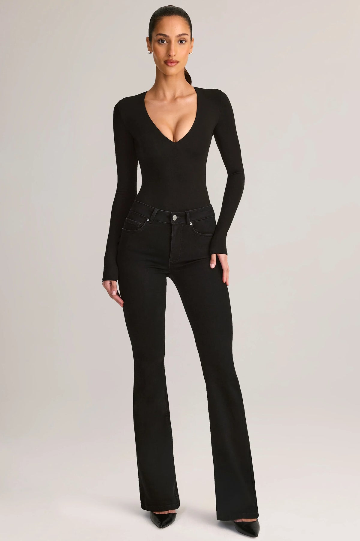 Mid-Rise Flared Jeans in Black