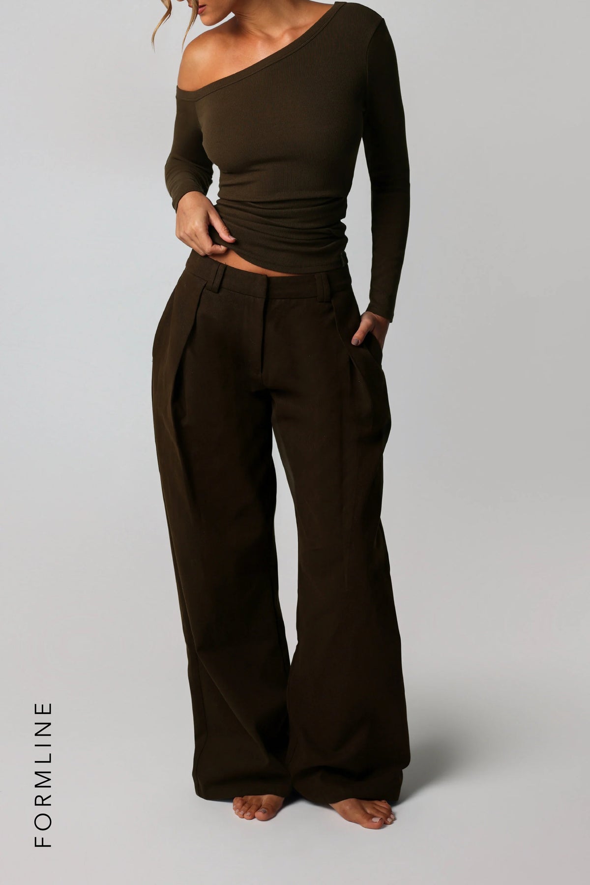Sheveta Form-Ribbed Gallerie Long Sleeve Top - Brown Sugar